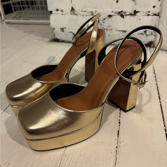 ASOS Shoes - ASOS Metallic Gold Platform Heels Size 10 ✨